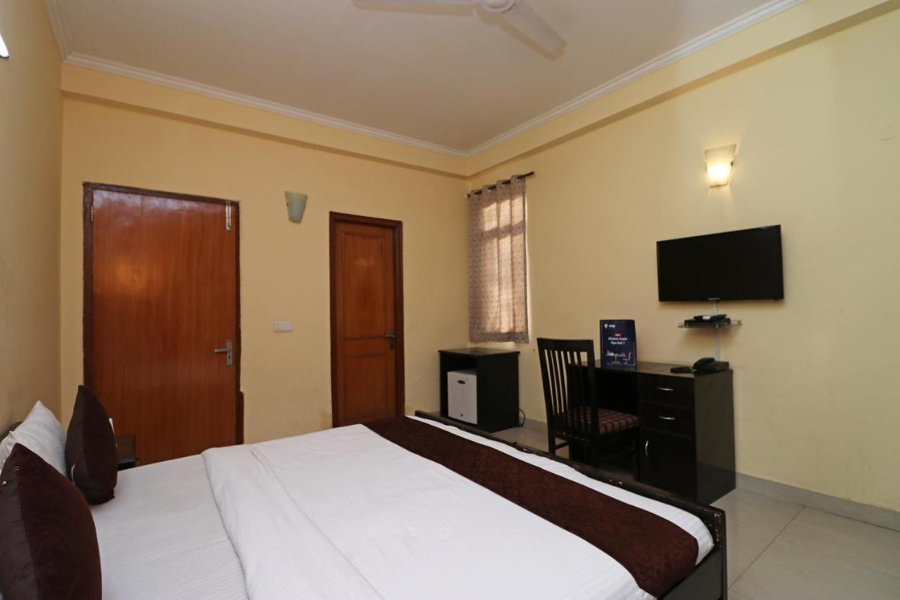 Oyo 6608 Sector 56 Hotel Badshahpur ภายนอก รูปภาพ