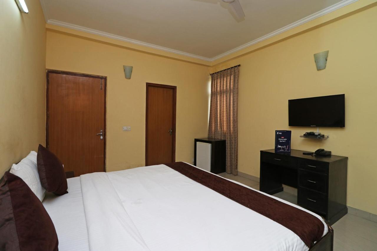 Oyo 6608 Sector 56 Hotel Badshahpur ภายนอก รูปภาพ